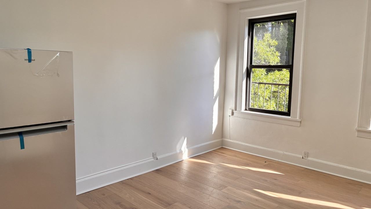 188 W 9th St ## 3f - Photo 2 of 16