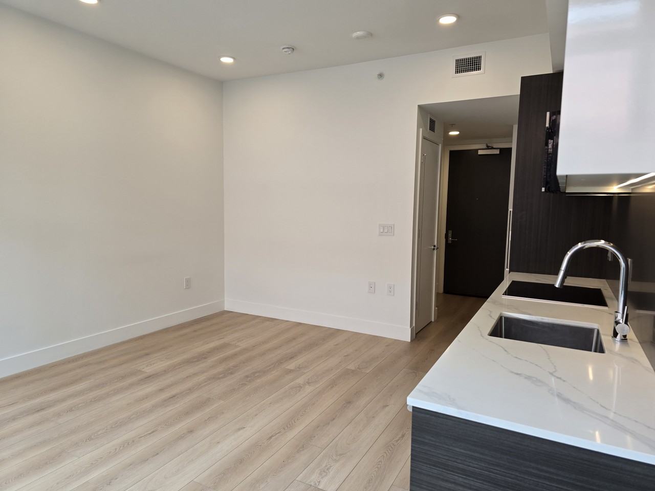 333 Carrall Street #302 - Photo 4 of 18