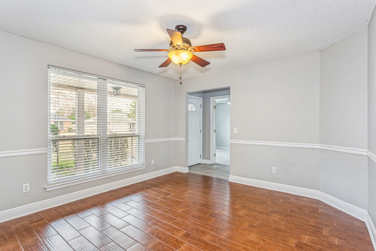 1136 Crane Cove Blvd - Photo 5 of 28