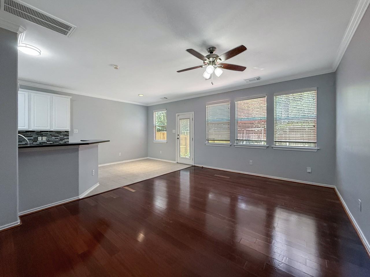 3 Peachridge Pl #1 - Photo 4 of 11