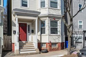 featured image of 224 Lexington St #2
