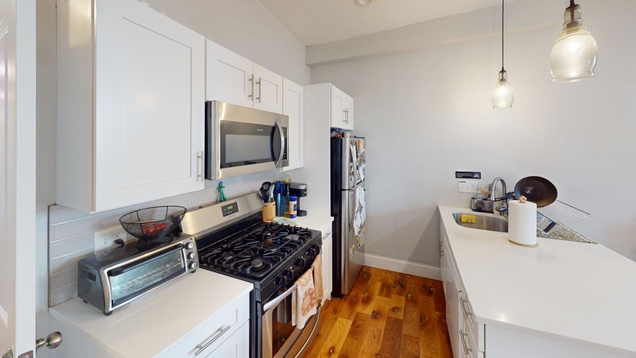224 Lexington St #2 - Photo 3 of 17