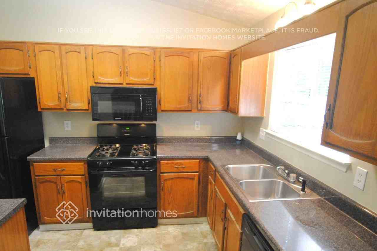 3110 Dowry Dr - Photo 4 of 8