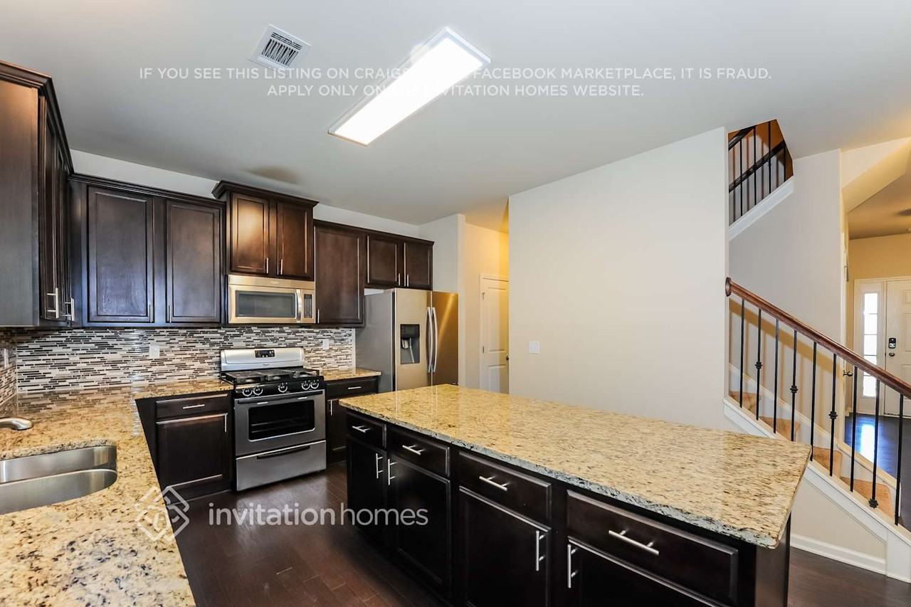 208 Manous Way - Photo 4 of 16