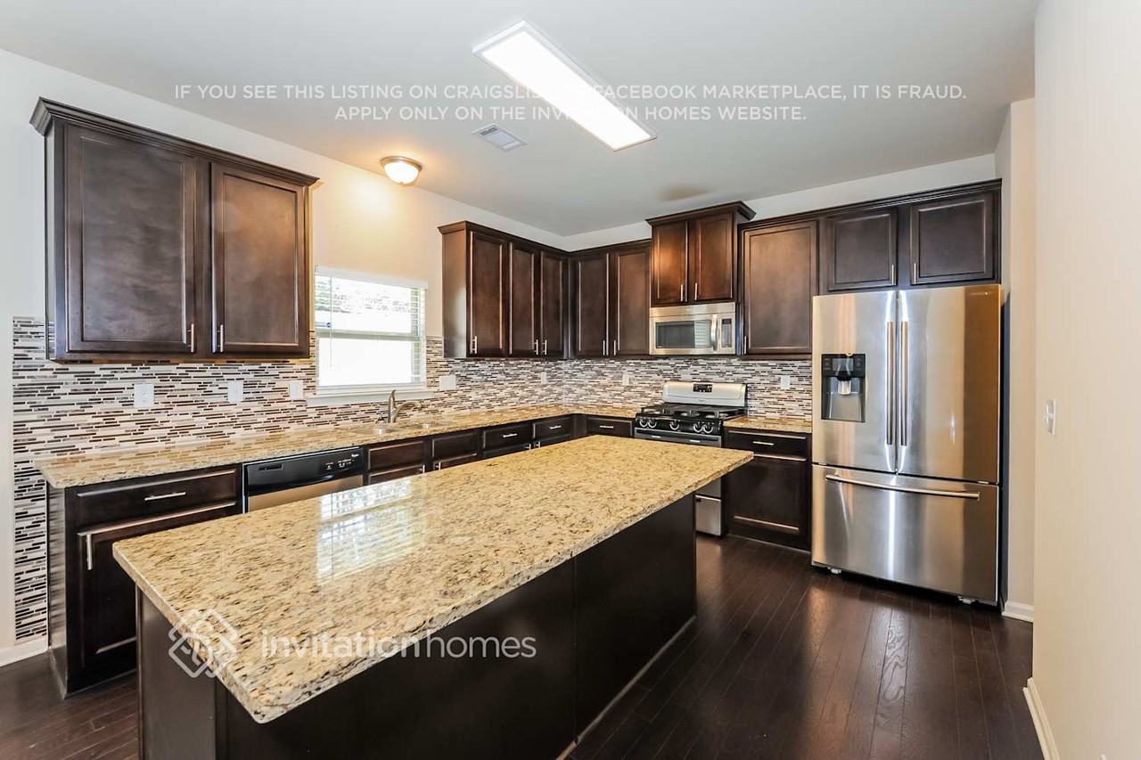 208 Manous Way - Photo 5 of 16