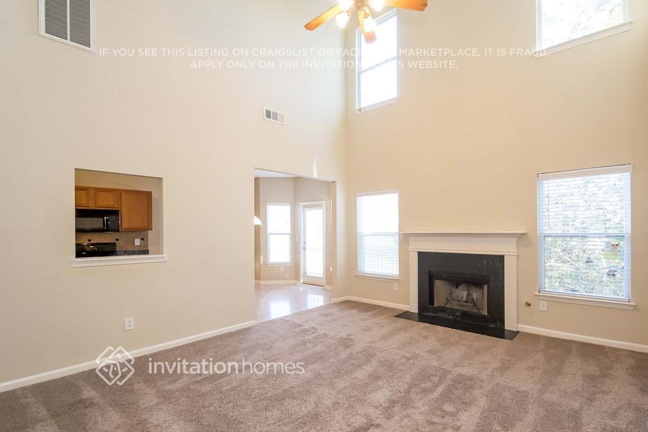 330 Fairpointe Pl - Photo 2 of 15