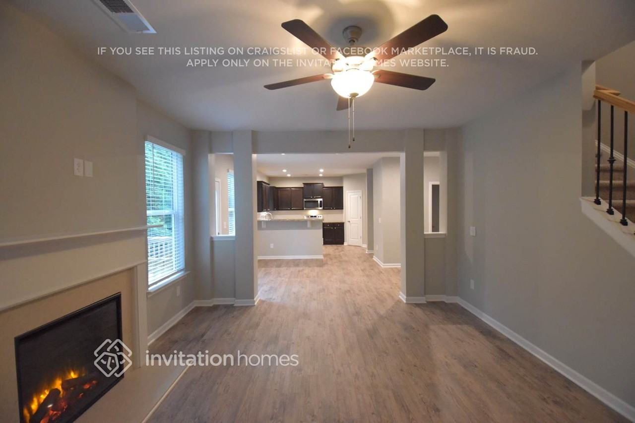 312 Stallings Dr - Photo 2 of 11