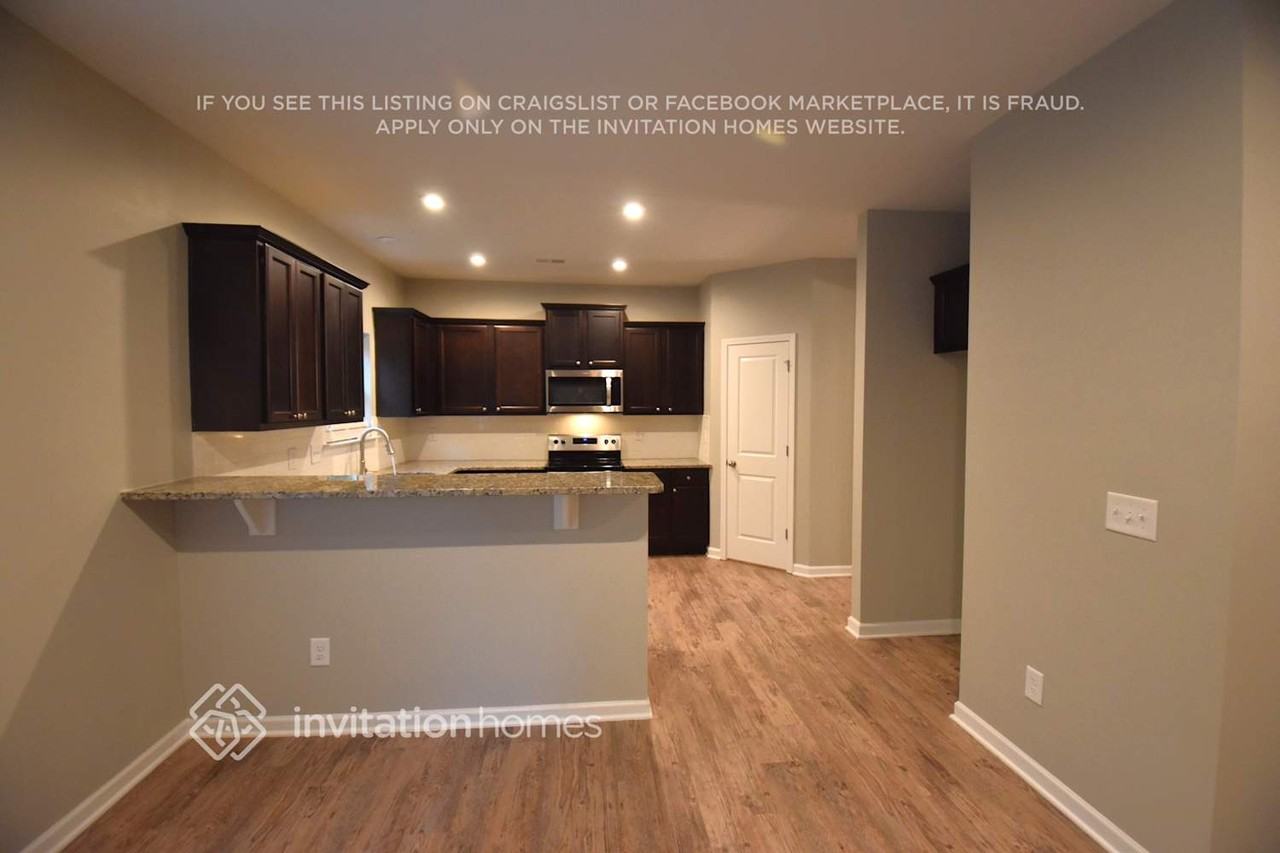 312 Stallings Dr - Photo 3 of 11