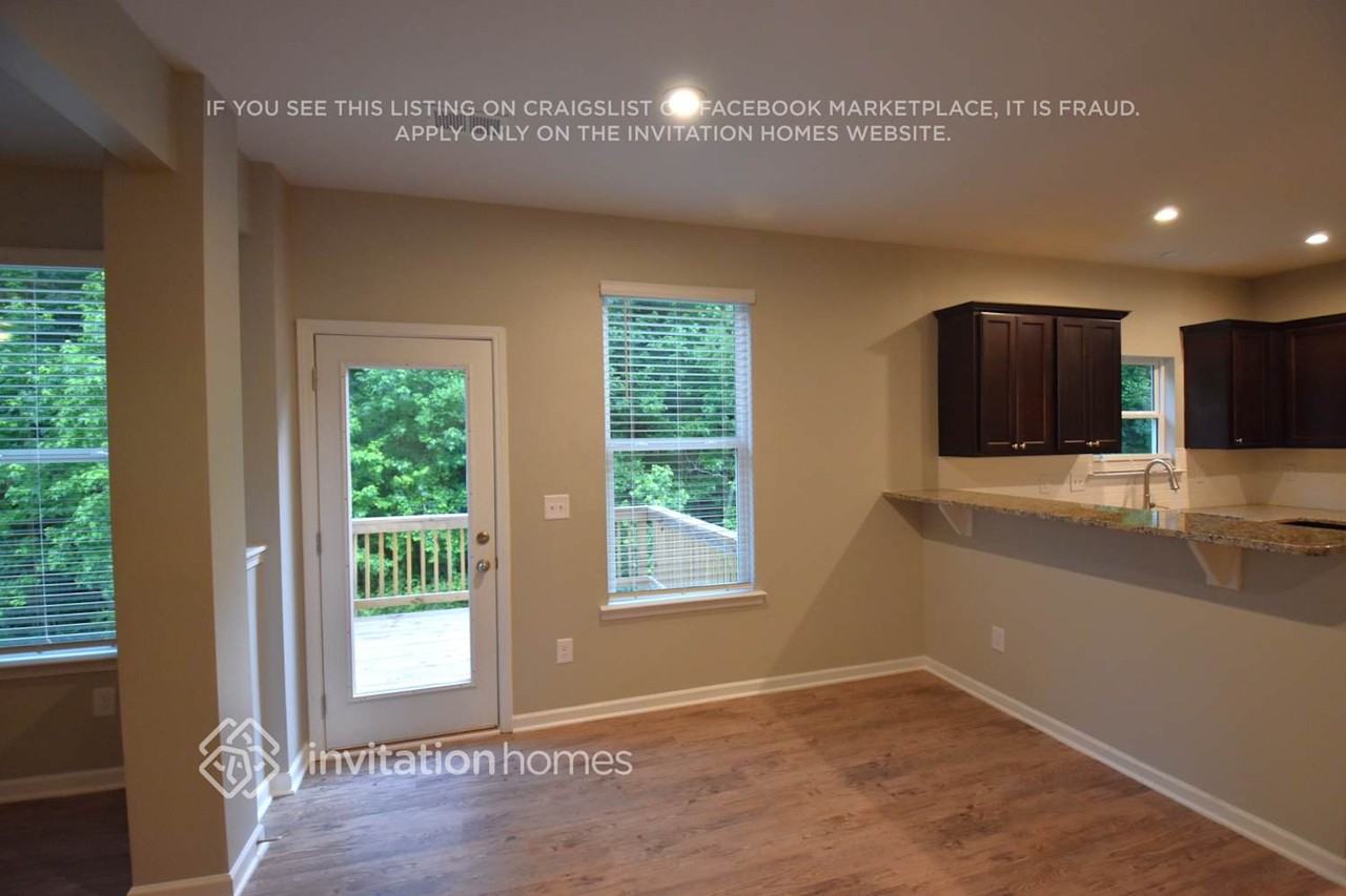 312 Stallings Dr - Photo 4 of 11