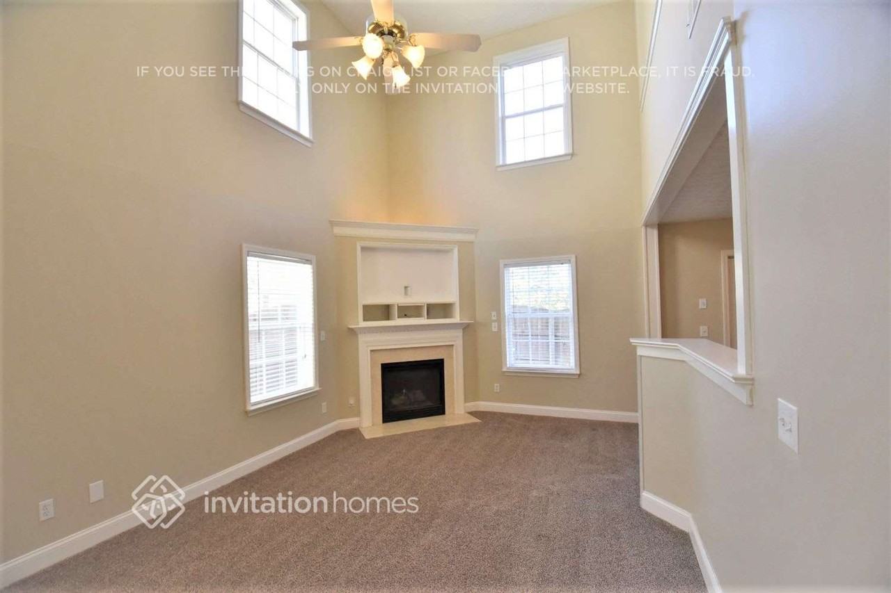 121 Nacoochee Way - Photo 3 of 15