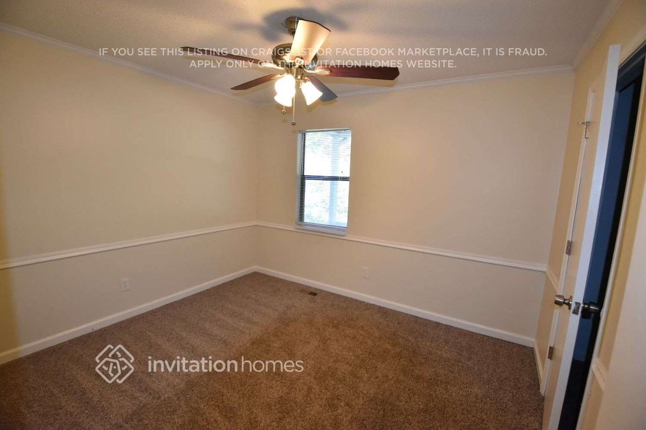 333 Mona Pl - Photo 4 of 11
