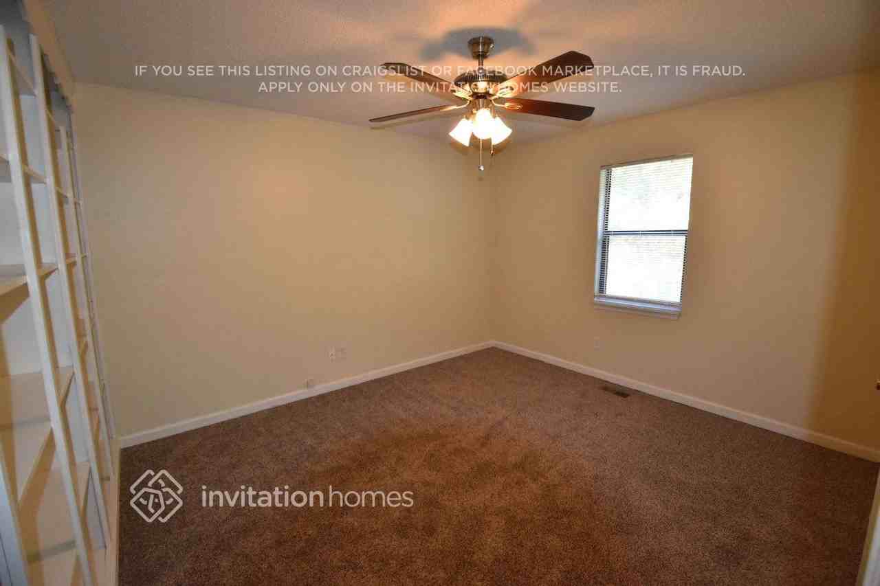 333 Mona Pl - Photo 7 of 11
