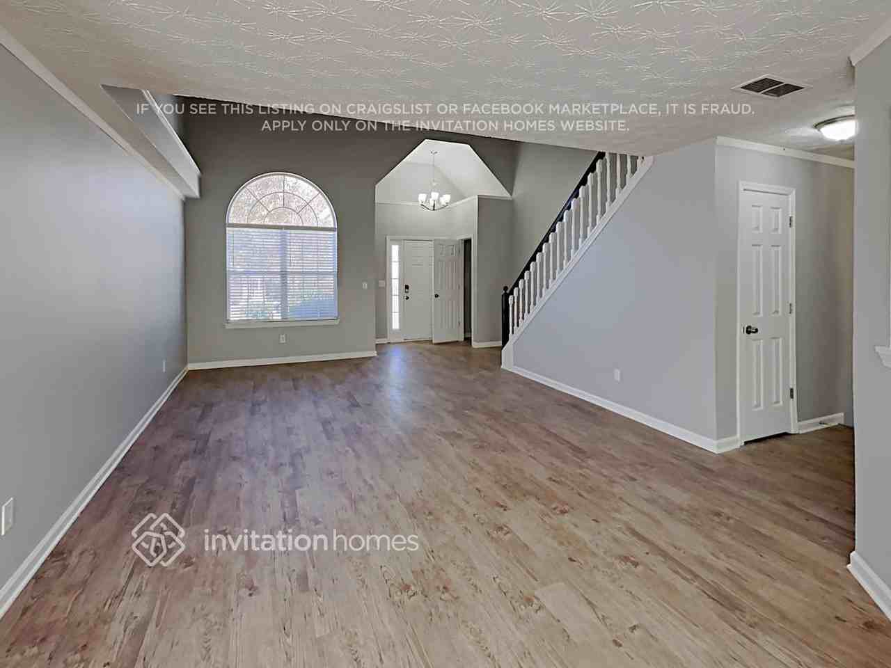 1020 Ivey Ln - Photo 4 of 20