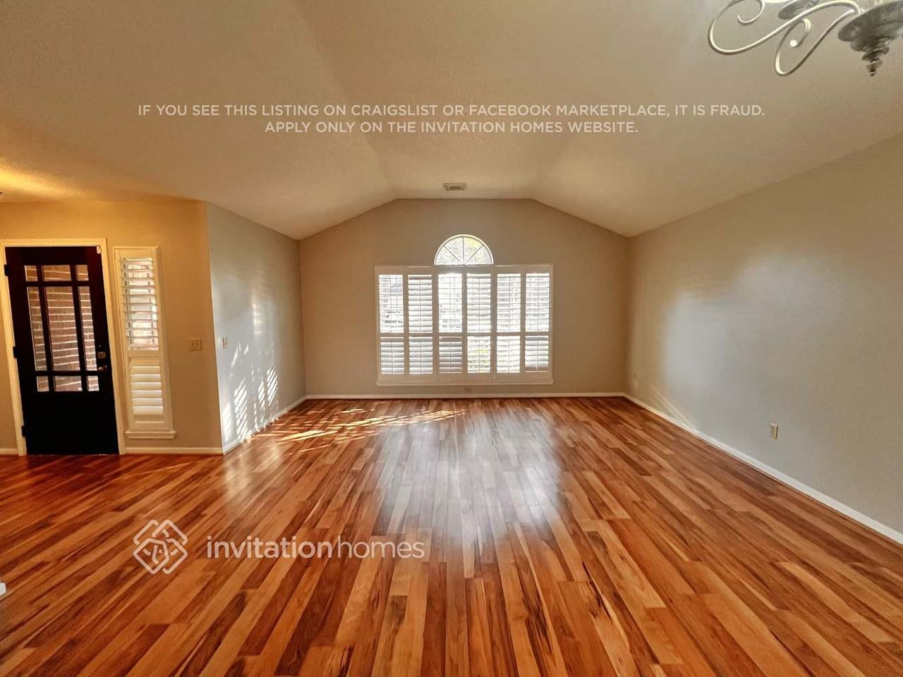 2110 Castle Dr - Photo 2 of 15