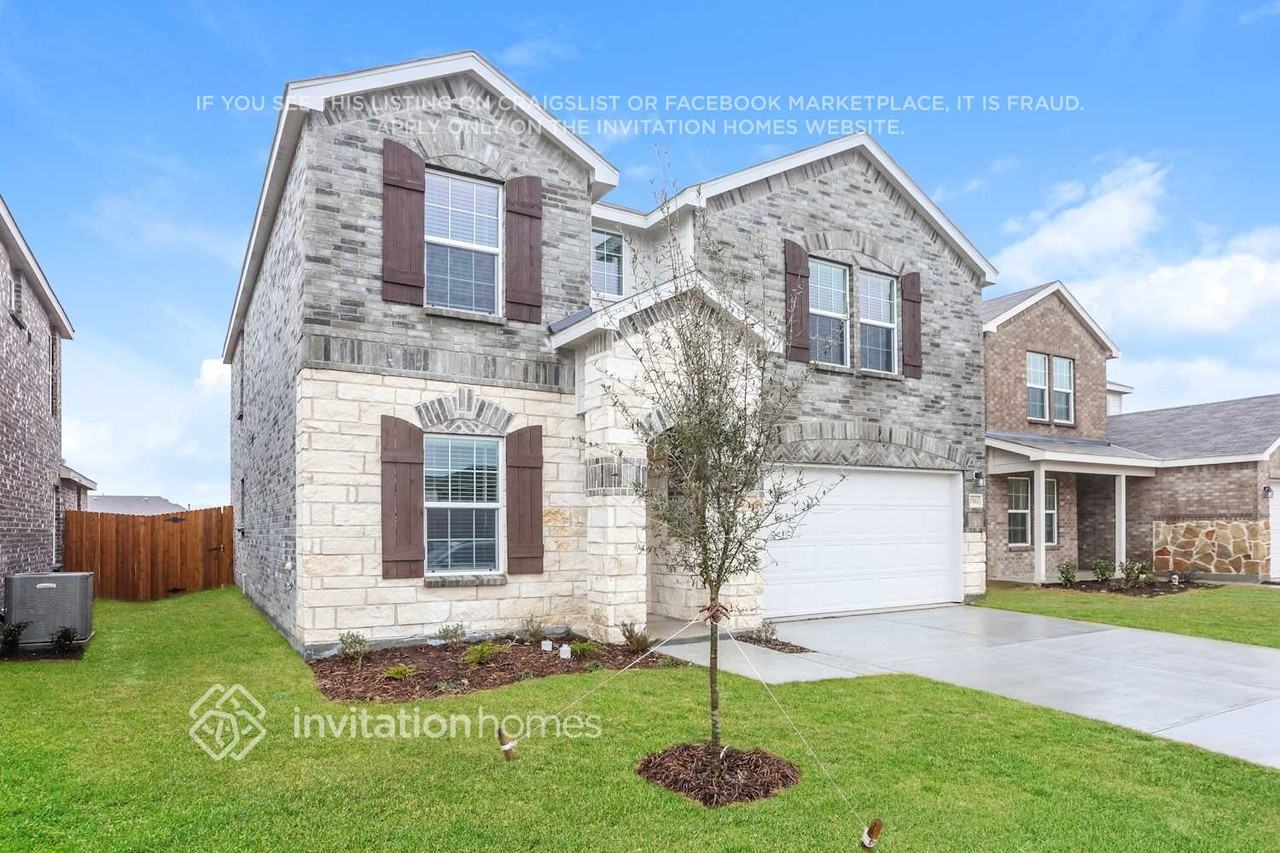 1511 Greyleaf Ln - Photo 4 of 22