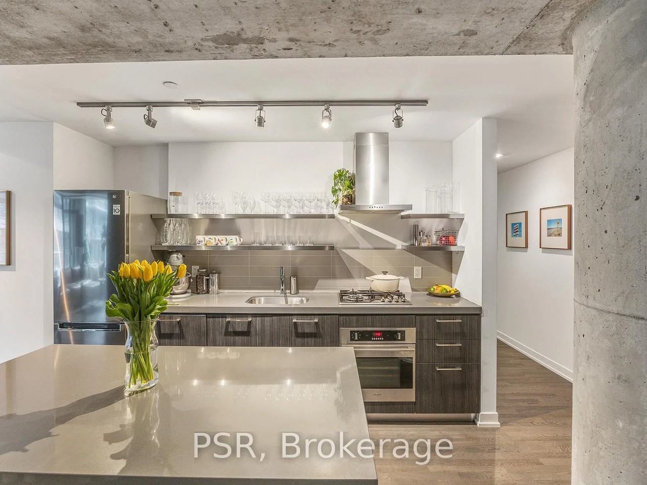 560 King Street West - Photo 5 of 32