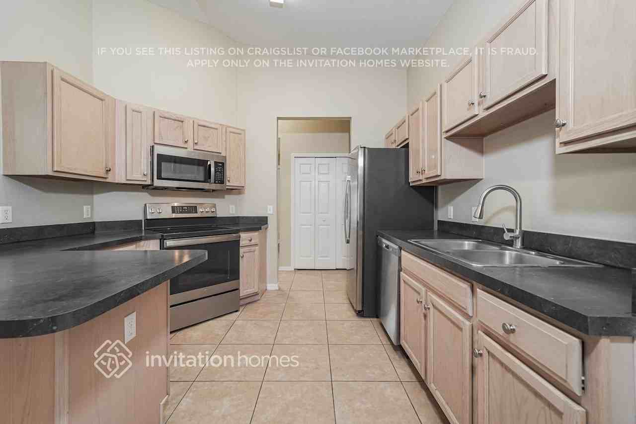 7915 Grand Pines Blvd - Photo 6 of 17