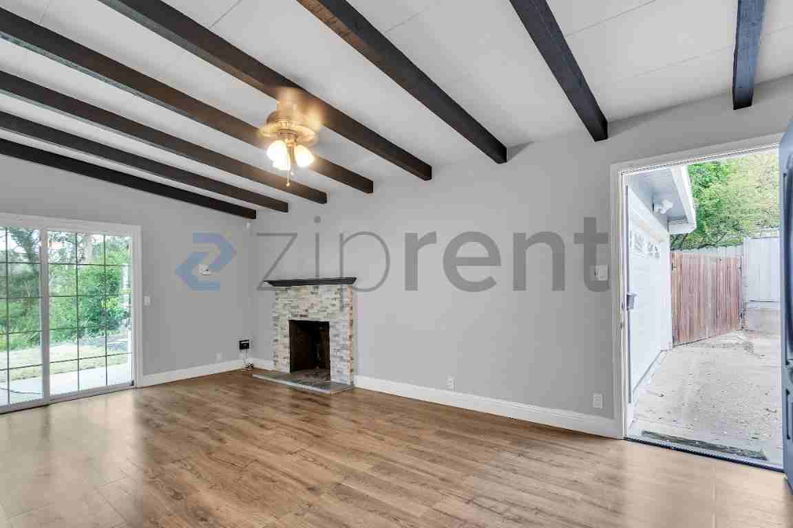 717 Pebble Dr - Photo 2 of 40