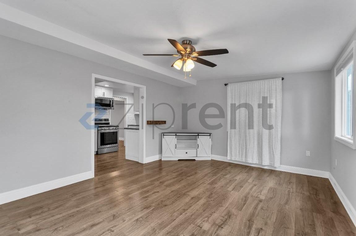717 Pebble Dr - Photo 5 of 40