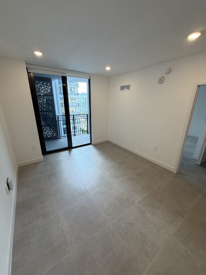 2034 Van Buren Street #B - Photo 3 of 16