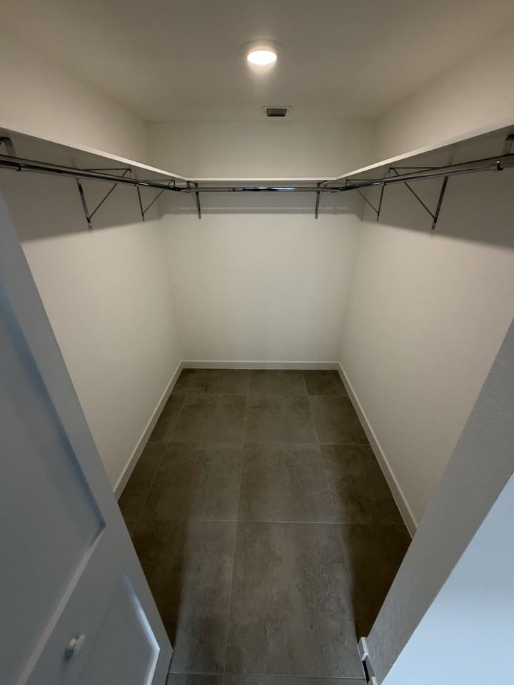 2034 Van Buren Street #B - Photo 4 of 16