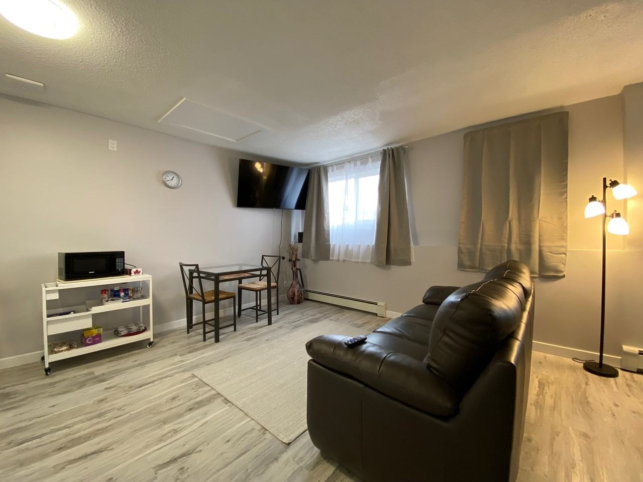 284 Notre Dame St - Photo 3 of 12