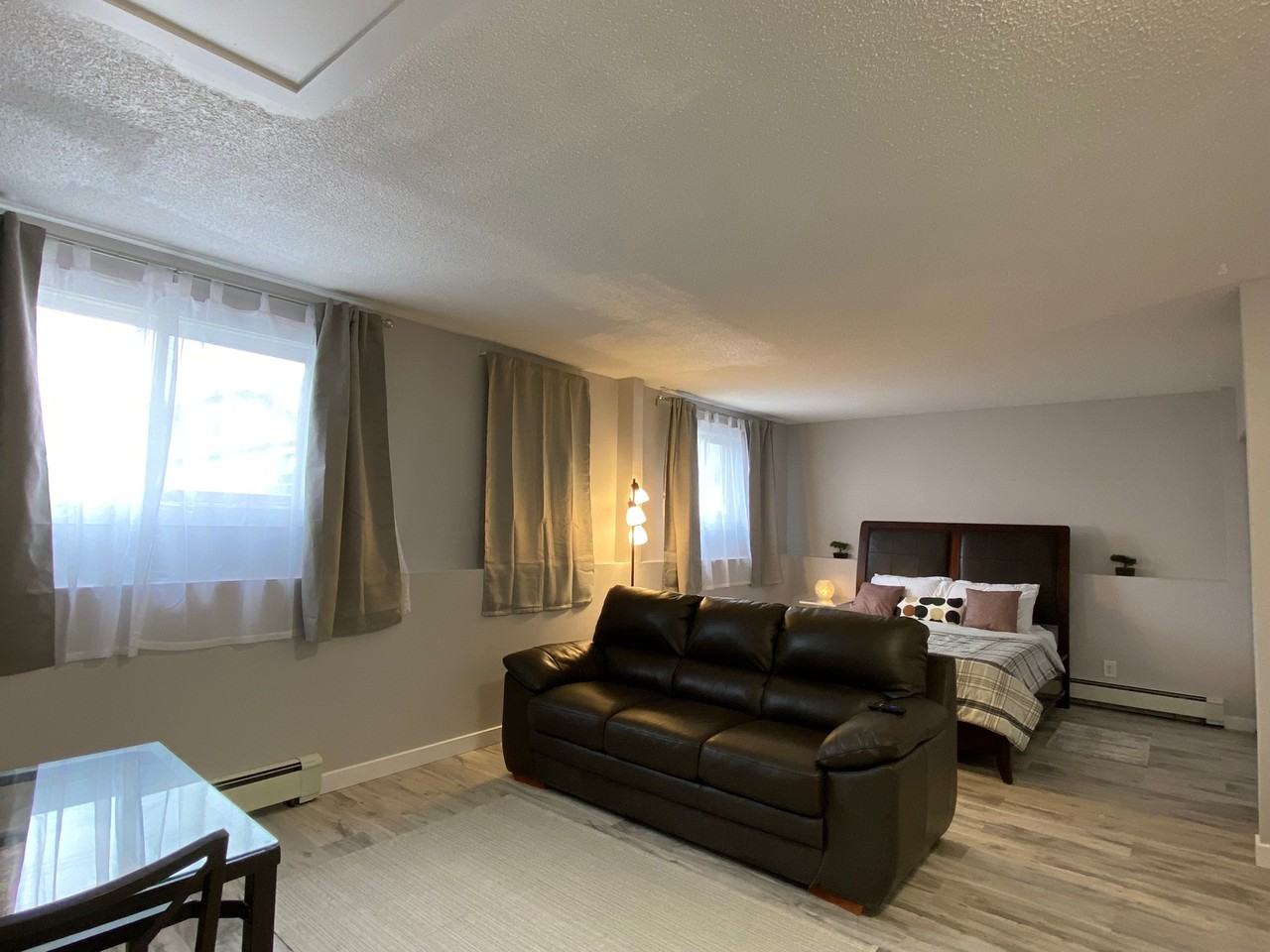 284 Notre Dame St - Photo 5 of 12