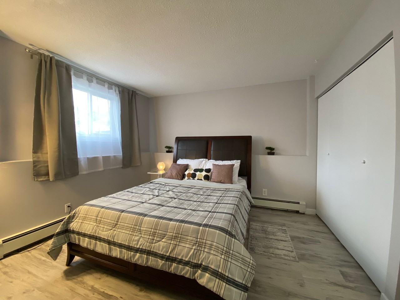 284 Notre Dame St - Photo 7 of 12