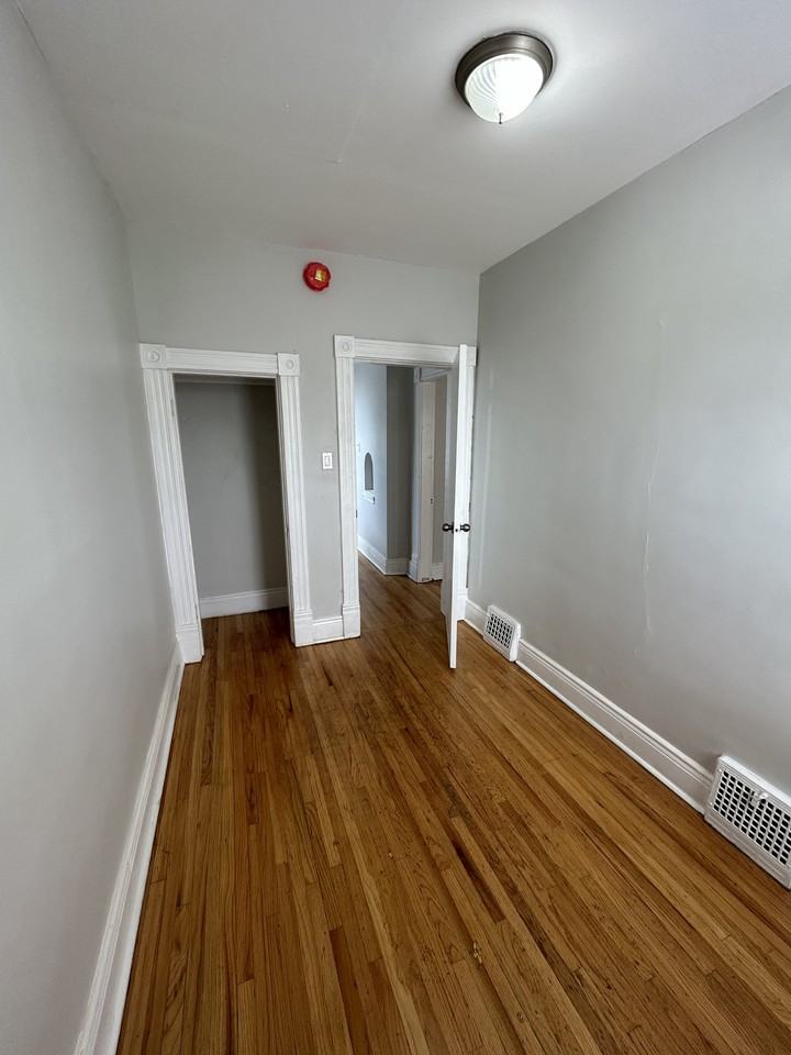 271.5 Selkirk Avenue - Photo 4 of 7