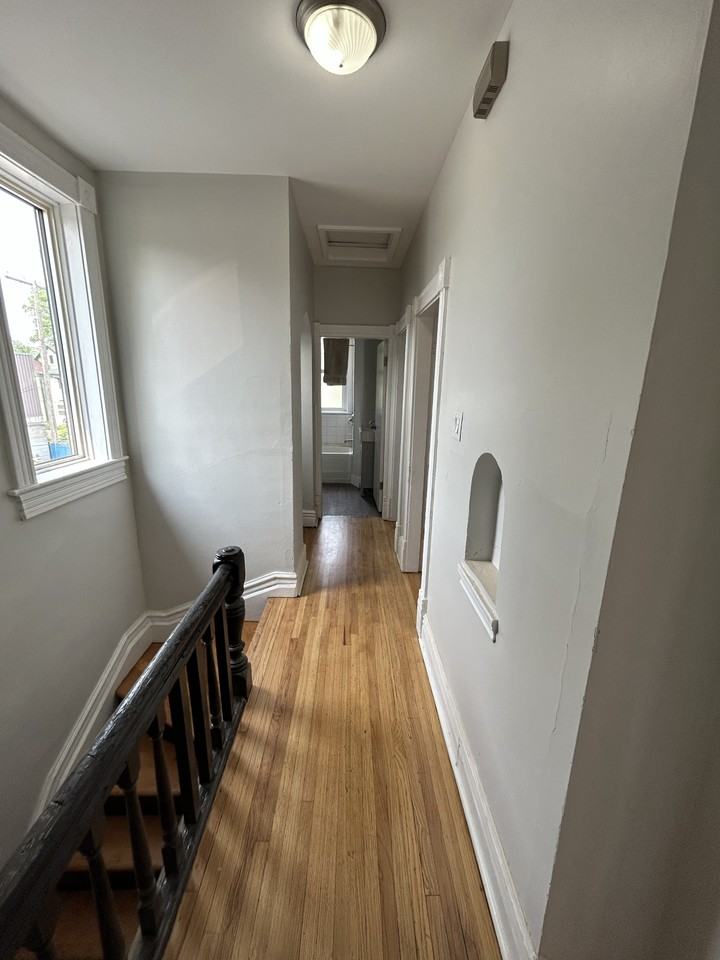 271.5 Selkirk Avenue - Photo 5 of 7