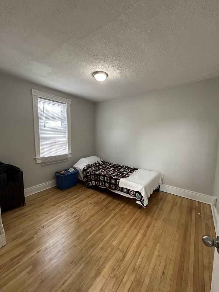271.5 Selkirk Avenue - Photo 6 of 7