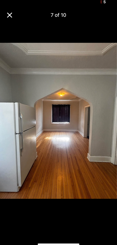 271.5 Selkirk Avenue - Photo 4 of 10