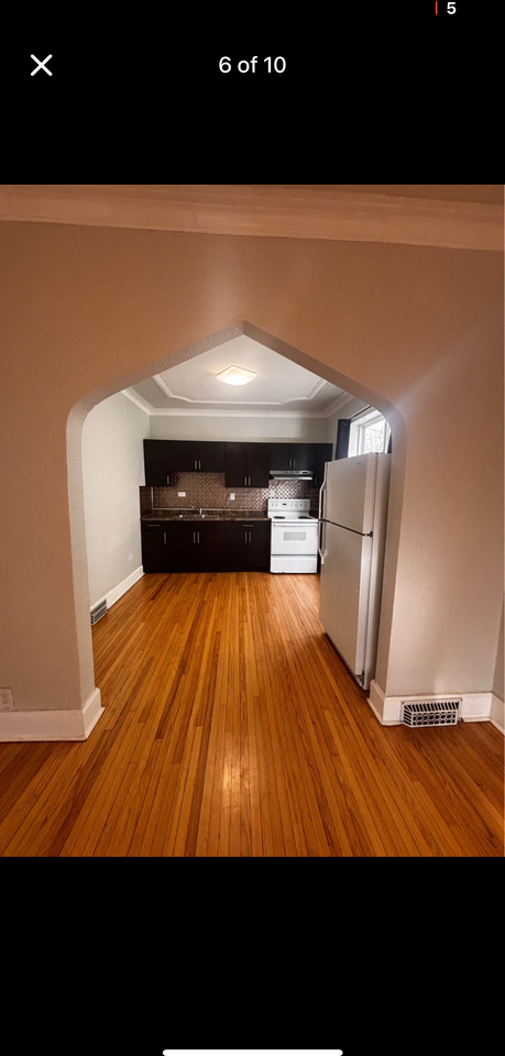 271.5 Selkirk Avenue - Photo 2 of 10