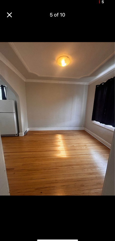 271.5 Selkirk Avenue - Photo 3 of 10