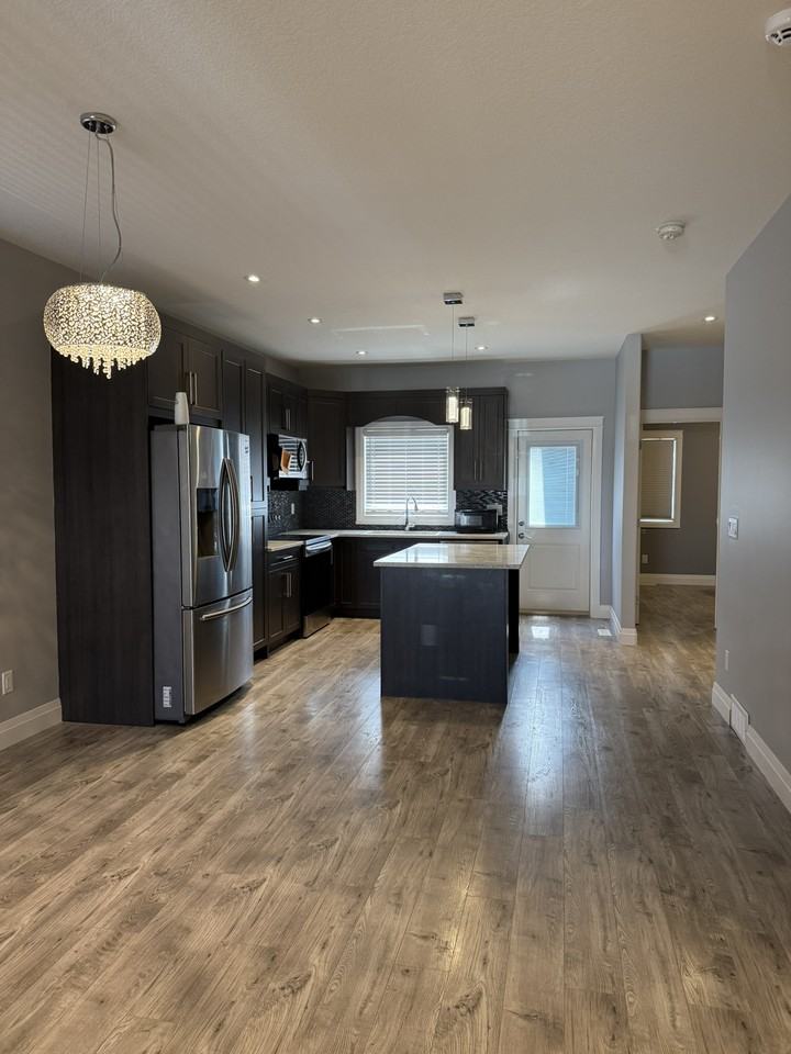 208 Barrett St - Photo 2 of 33