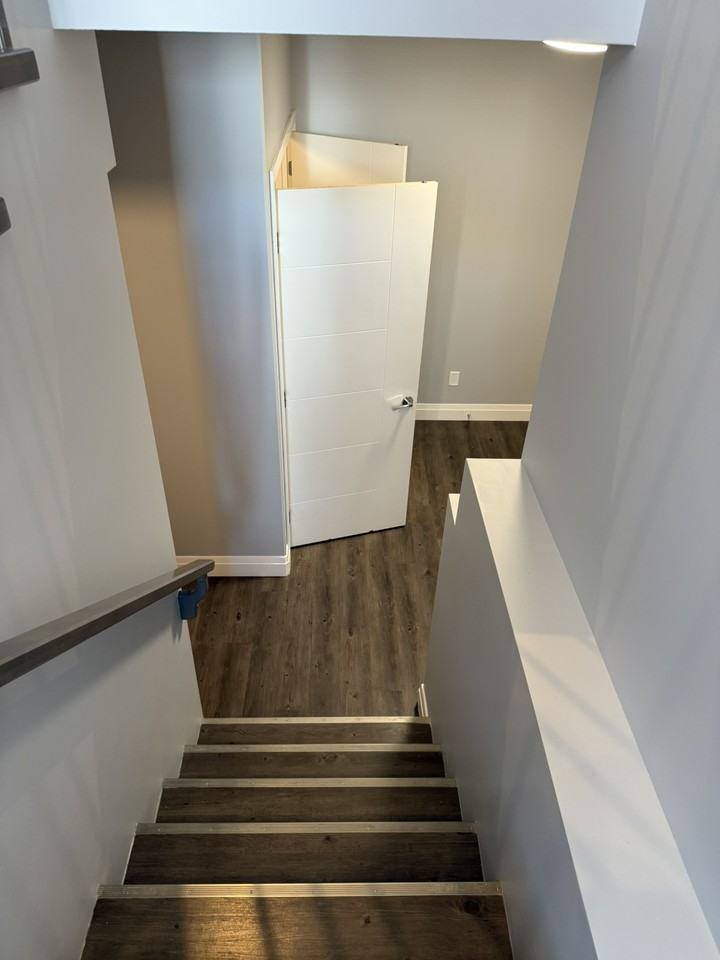 208 Barrett St - Photo 3 of 33
