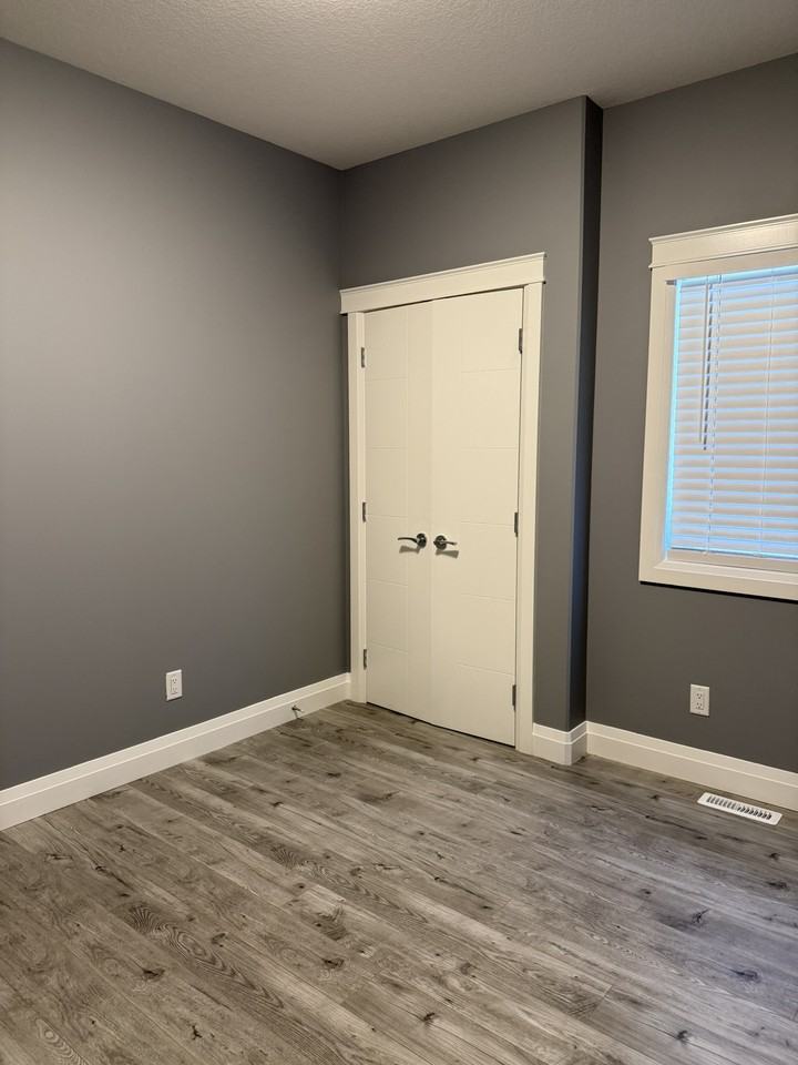 208 Barrett St - Photo 4 of 33