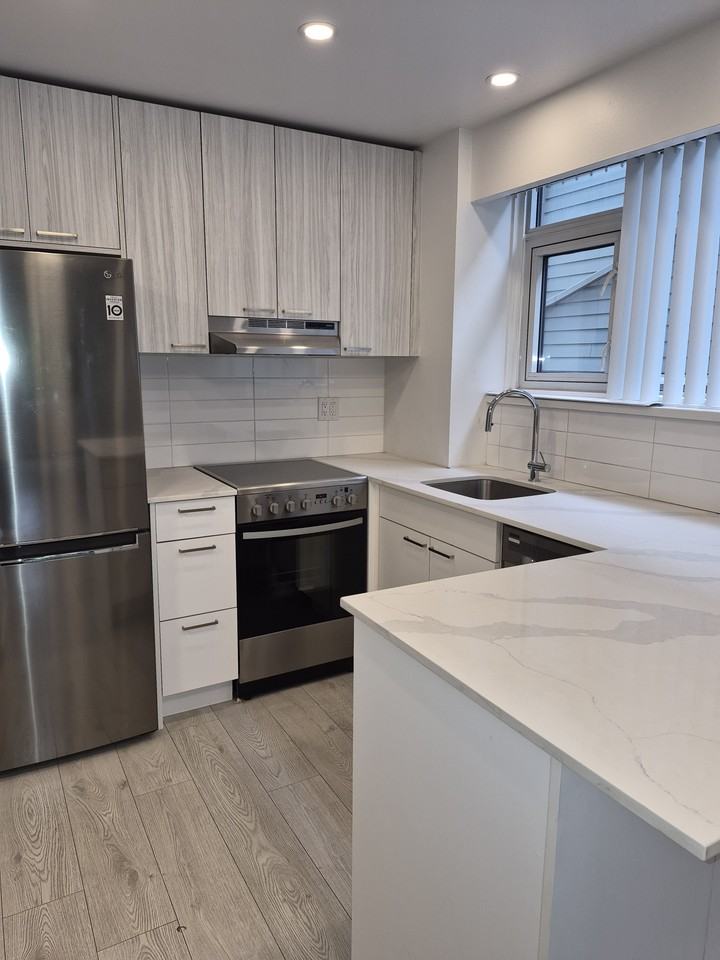 1139 Barclay Street - Photo 3 of 5