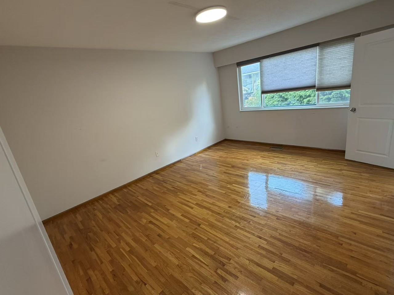 690 Colinet St - Photo 7 of 21