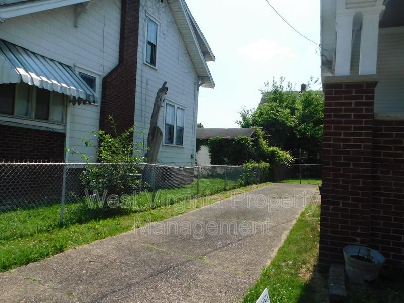 54 Hunt Ave - Photo 2 of 10