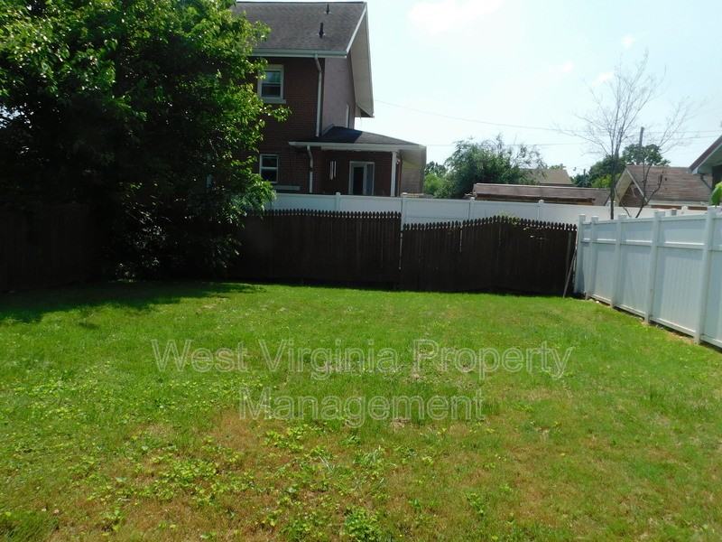 54 Hunt Ave - Photo 7 of 10