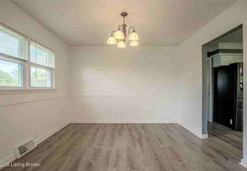 5106 Bardstown Rd - Photo 2 of 16
