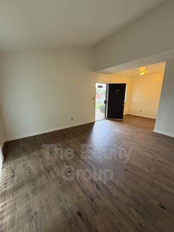 1400 W Elowin Ave - Photo 4 of 19