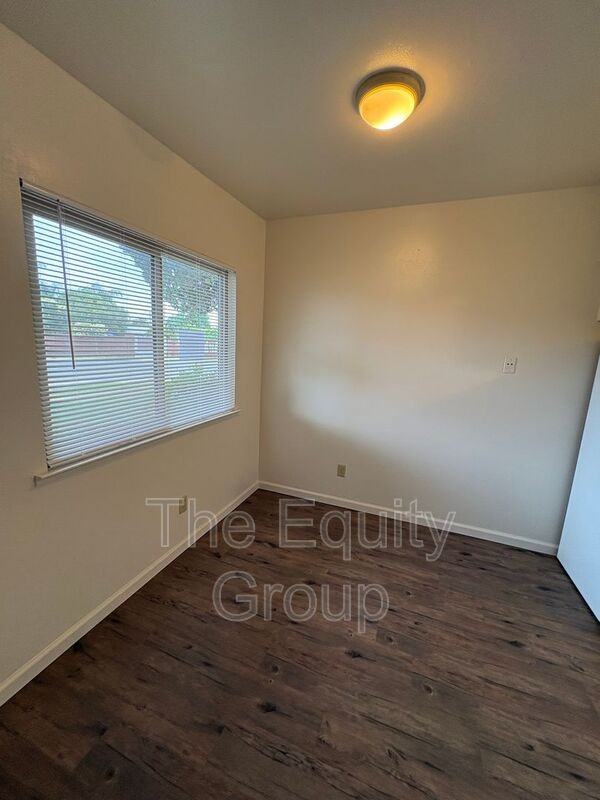 1400 W Elowin Ave - Photo 5 of 19