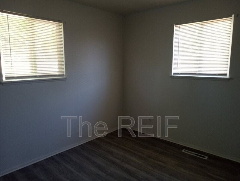 3133 Glenwood Ave - Photo 3 of 12