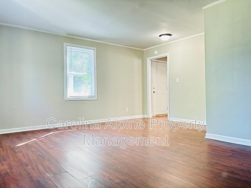 2341 Arden St - Photo 4 of 15