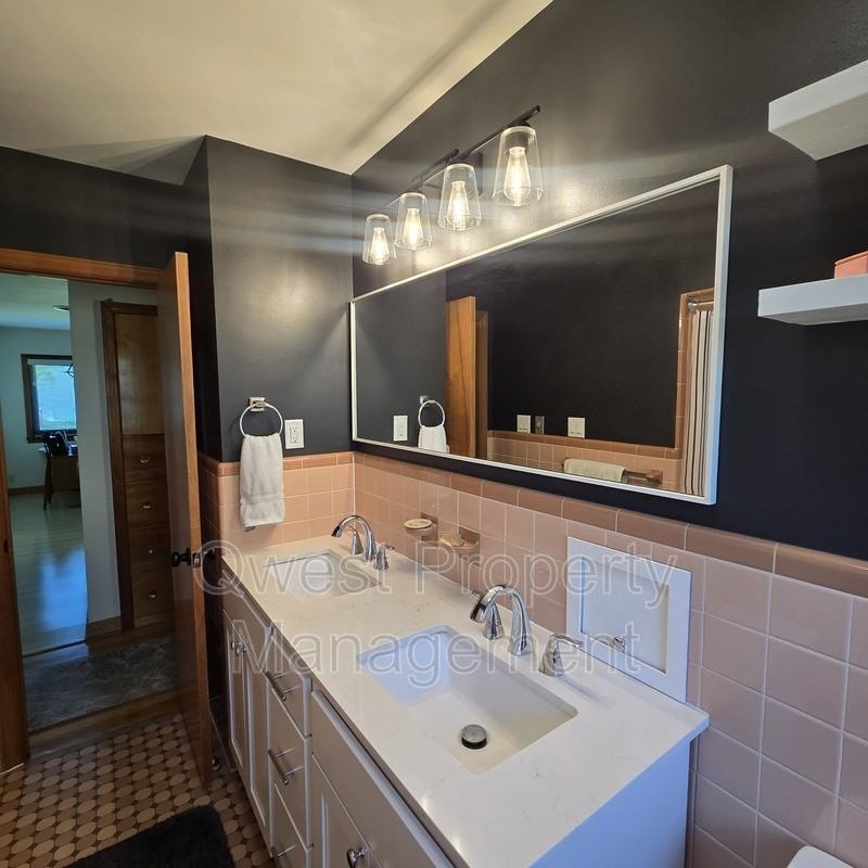 4663 Marigold St Se - Photo 4 of 10