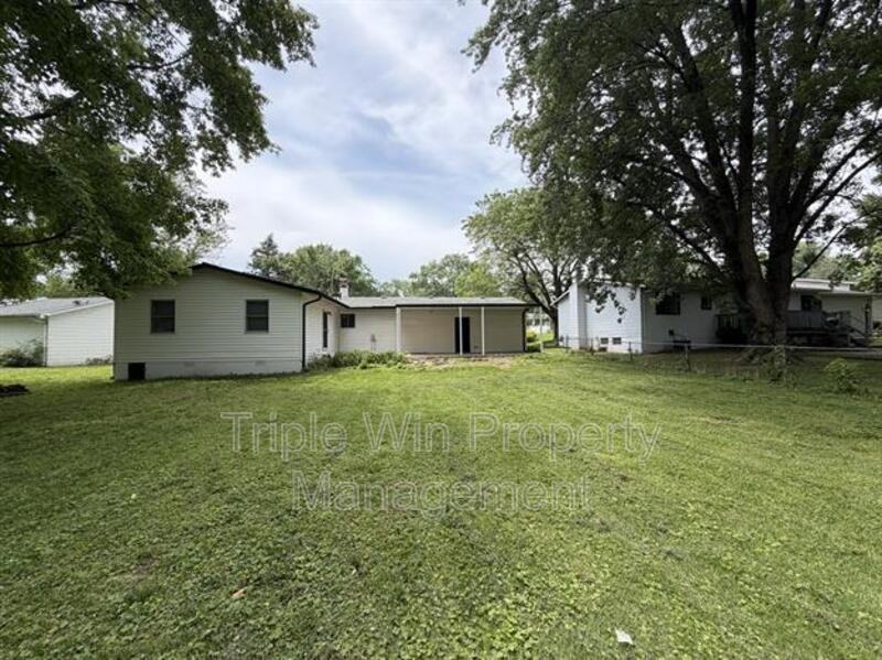 2245 Lindsay Ln - Photo 3 of 45