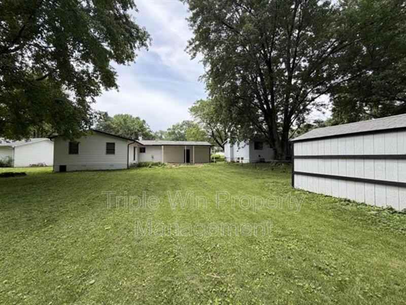 2245 Lindsay Ln - Photo 4 of 45