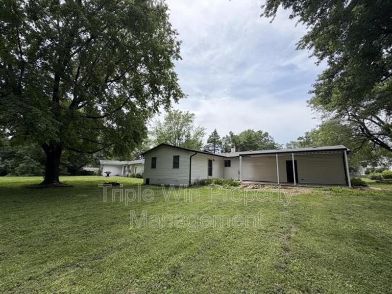2245 Lindsay Ln - Photo 5 of 45